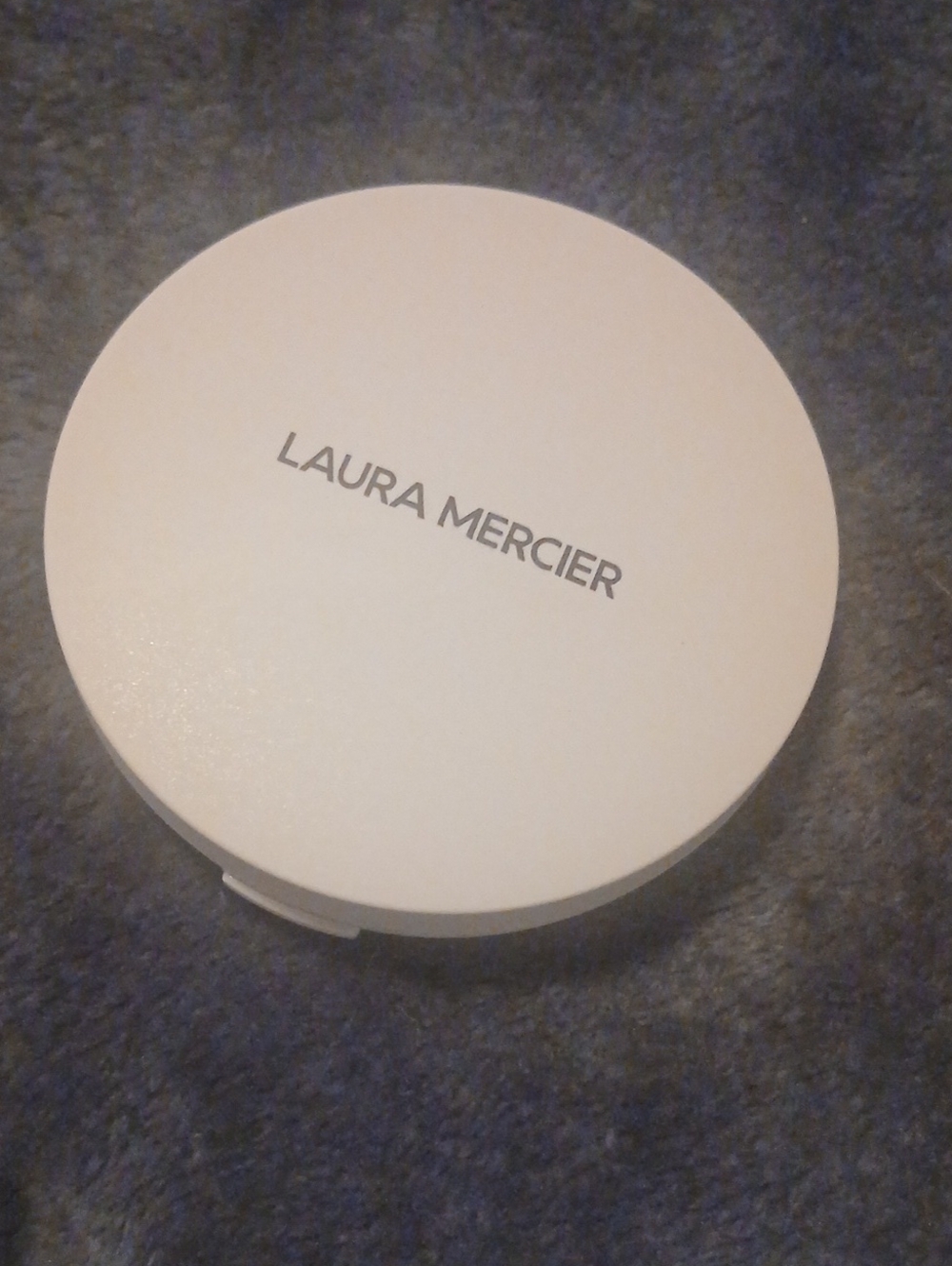 laura mercier Round Compact Setting Powder - Cream Case